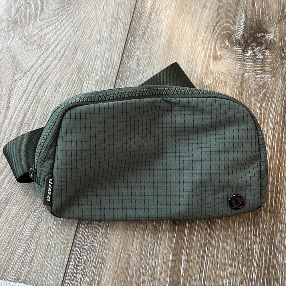 Brand new 🍋 lululemon belt bag!